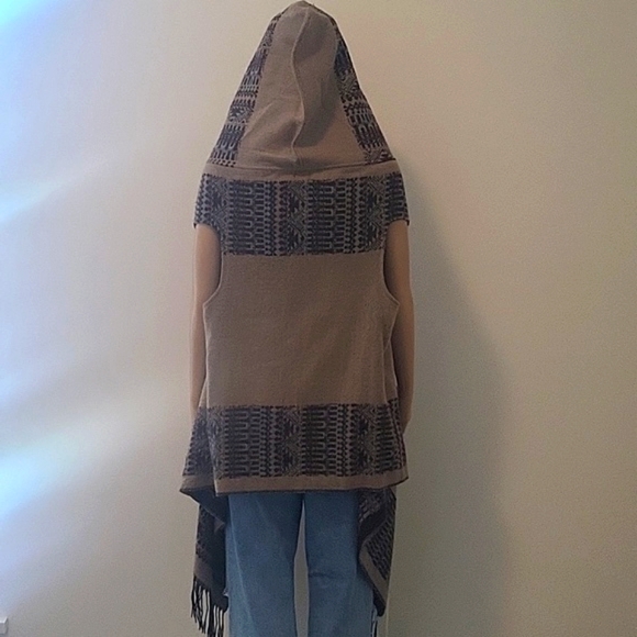 Hooded Fringe Vest - Picture 4 of 5